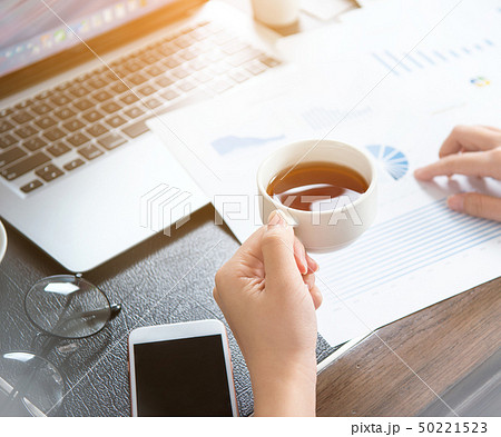 ビジネスウーマン 仕事 働く 50221523