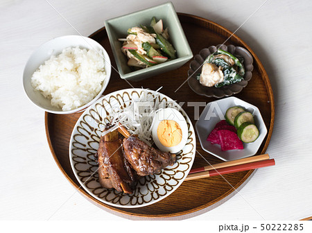 スペアリブとゆで卵のごはん 50222285