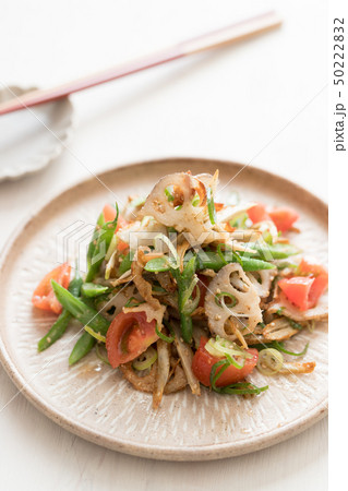 ごぼうとレンコンの根菜サラダ ごぼうとレンコンの根菜サラダ 50222832