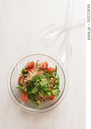 ごぼうとレンコンの根菜サラダ ごぼうとレンコンの根菜サラダ 50222838