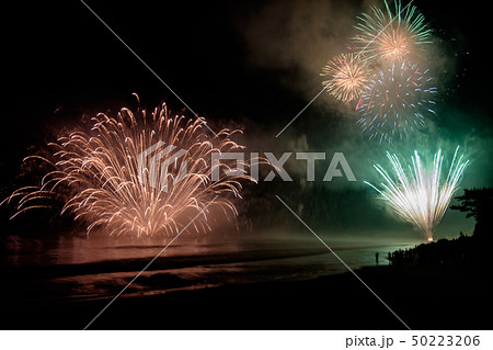 夏 伊豆今井浜 海上花火 夏 伊豆今井浜 海上花火 50223206