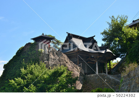 東北・山形・山寺・宝珠山立石寺・参道から眺める開山堂と、写経を納める納経堂（７） 50224302