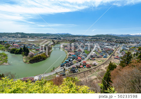 【山形大江町】楯山公園から眺める最上川、左沢町場の景観 【山形大江町】楯山公園から眺める最上川、左沢町場の景観 50233598