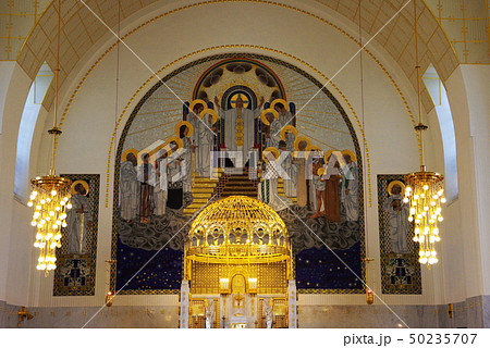 ウィーン郊外にあるアム・シュタインホーフ教会の祭壇 50235707
