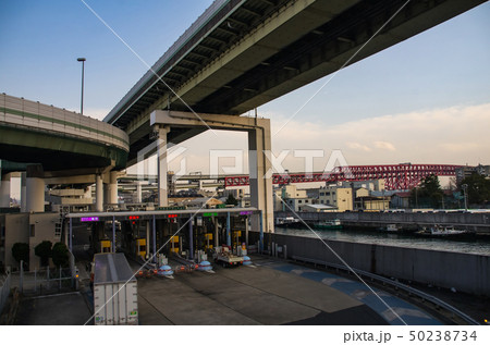 阪神高速道路・天保山料金所と港大橋の見える風景 阪神高速道路・天保山料金所と港大橋の見える風景 50238734