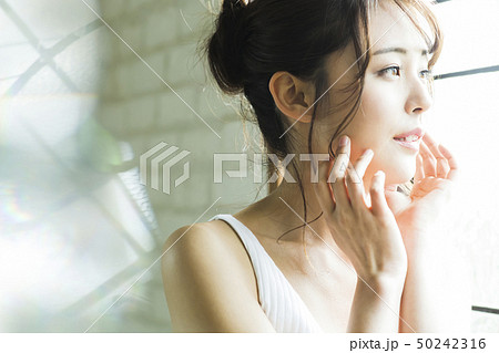 女性　美容　スキンケア　ビューティー　ライフスタイル 50242316