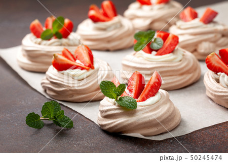 pavlova cake with strawberries pavlova cake with strawberries 50245474