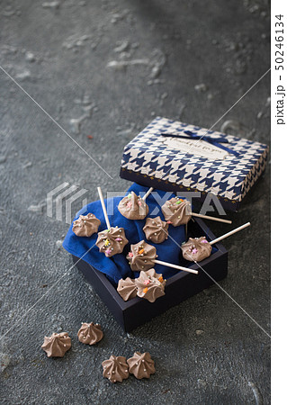 ココア味のメレンゲクッキー ココア味のメレンゲクッキー 50246134