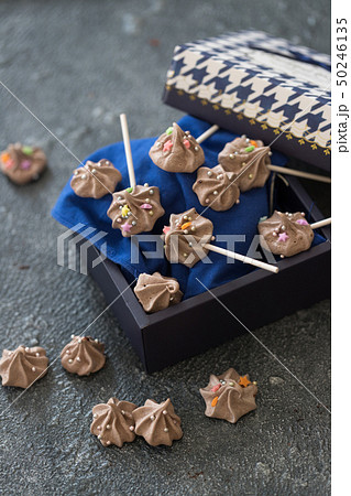 ココア味のメレンゲクッキー ココア味のメレンゲクッキー 50246135