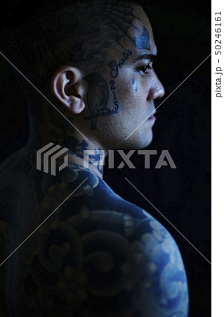 タトゥー 刺青 和彫りの青年の写真素材