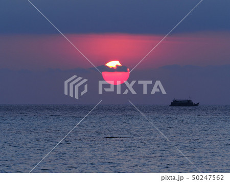 海から昇る部分日食 日出帯食 / Partial Solar Eclipse over sea 海から昇る部分日食 日出帯食 / Partial Solar Eclipse over sea 50247562