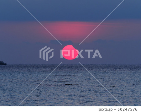 海から昇る部分日食 日出帯食 / Partial Solar Eclipse over sea 海から昇る部分日食 日出帯食 / Partial Solar Eclipse over sea 50247576