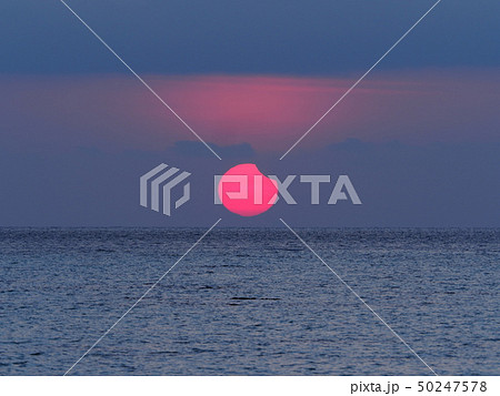 海から昇る部分日食 日出帯食 / Partial Solar Eclipse over sea 海から昇る部分日食 日出帯食 / Partial Solar Eclipse over sea 50247578