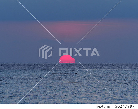 海から昇る部分日食 日出帯食 / Partial Solar Eclipse over sea 海から昇る部分日食 日出帯食 / Partial Solar Eclipse over sea 50247597