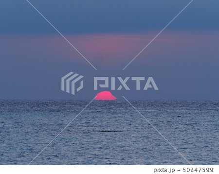 海から昇る部分日食 日出帯食 / Partial Solar Eclipse over sea 海から昇る部分日食 日出帯食 / Partial Solar Eclipse over sea 50247599