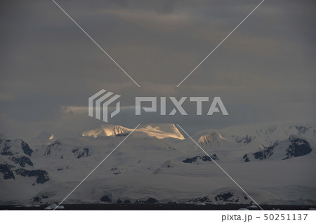 Mountain view beatiful view sunset in Antarctica Mountain view beatiful view sunset in Antarctica 50251137
