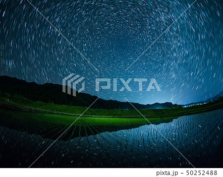 田んぼと星の軌跡 50252488