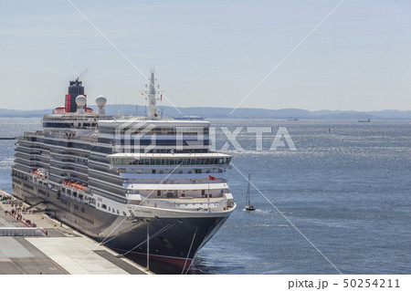 QE2横浜港へ 50254211