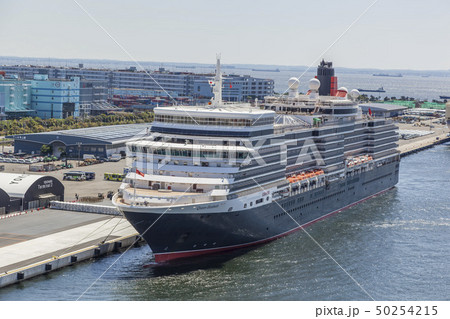 QE2横浜港へ 50254215