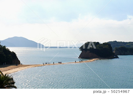 【小豆島・観光名所】潮位変化により寸断最中のエンジェルロード(天使の散歩道) 【小豆島・観光名所】潮位変化により寸断最中のエンジェルロード(天使の散歩道) 50254967