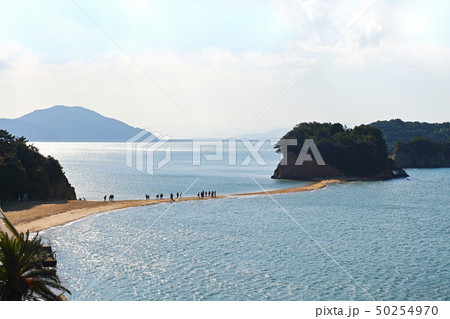 【小豆島・観光名所】潮位変化により寸断最中のエンジェルロード(天使の散歩道) 【小豆島・観光名所】潮位変化により寸断最中のエンジェルロード(天使の散歩道) 50254970