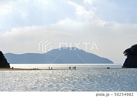 【小豆島・観光名所】エンジェルロード（天使の散歩道）朝 50254982