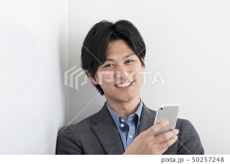 スマホ 男性 スマホ 男性 50257248