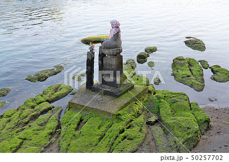 【亀の首岩とお地蔵さん】 広島県尾道市瀬戸田町瀬戸田 50257702