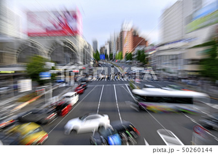 日本の東京都市景観　都市イメージ・大型連休中で平成最後の日曜日、混雑する品川駅前＝4月28日撮影 50260144