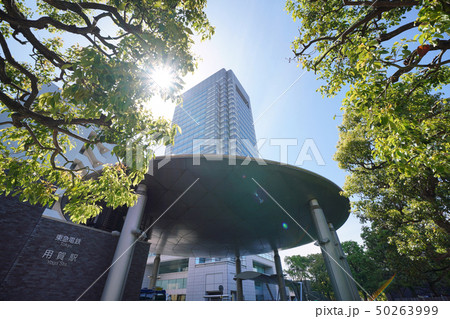日本の東京都市景観　太陽光や東急電鉄　用賀駅などを望む 50263999