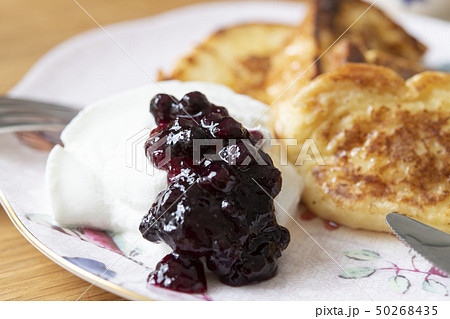 水切りヨーグルトとブルーベリージャム 50268435