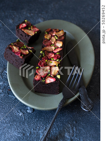 セミドライ苺のブラウニー 50269452
