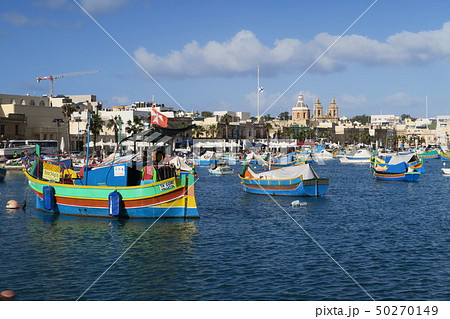 蒼い海と空　漁村の町「マルサシュロック」 50270149