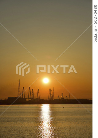 朝日と名港西大橋 50270480