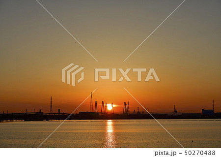 朝日と名港西大橋 50270488