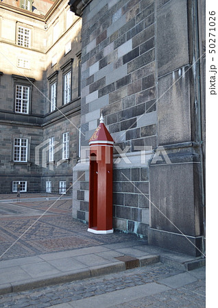 デンマーク、コペンハーゲン、アマリエンボー宮殿の近衛兵のボックス デンマーク、コペンハーゲン、アマリエンボー宮殿の近衛兵のボックス 50271026