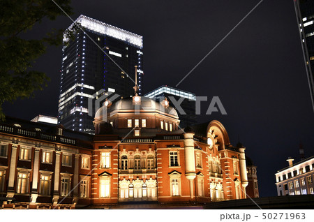 日本の東京都市景観　東京駅などを望む（夜景） 50271963