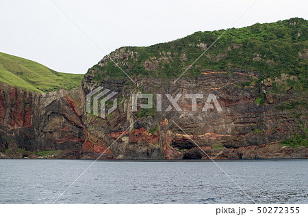 ジオパークの島知夫里島の断崖 ジオパークの島知夫里島の断崖 50272355