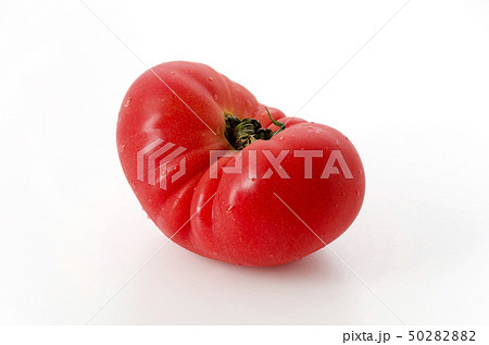 変な形のトマト 変な形のトマト 50282882
