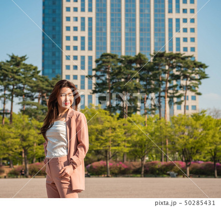 公園 女性 女 50285431