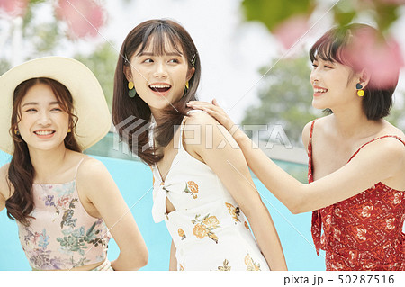 女性　女子旅　リゾート 50287516