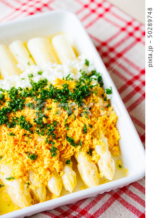 ホワイトアスパラガスのミモザサラダ 50289748