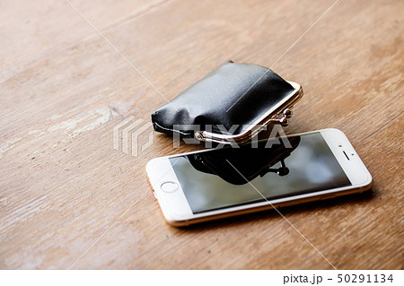 がま口とスマートフォン 50291134