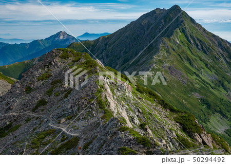 北岳へ続く稜線 (間ノ岳方面から望む) 北岳へ続く稜線 (間ノ岳方面から望む) 50294492