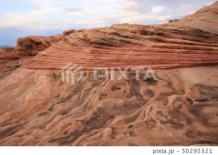 赤い断層 50295321