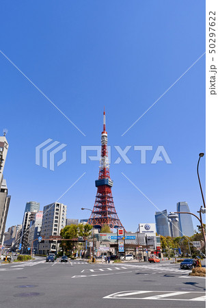 赤羽橋の交差点から望む東京タワー 50297622