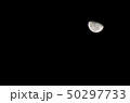 夏の夜の月 50297733