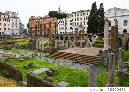 ローマ市内の古代遺跡(イタリア) トッレ・アルジェンティーナ広場 ローマ市内の古代遺跡(イタリア) トッレ・アルジェンティーナ広場 50300421