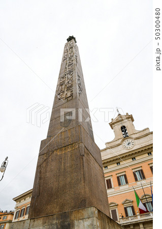 ローマ市内の古代遺跡（イタリア）　モンテチトーリオ広場のモンテチトーリオ・オベリスク 50300480