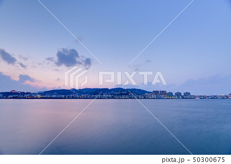 若松南海岸通りの夕暮れ【福岡県】 若松南海岸通りの夕暮れ【福岡県】 50300675